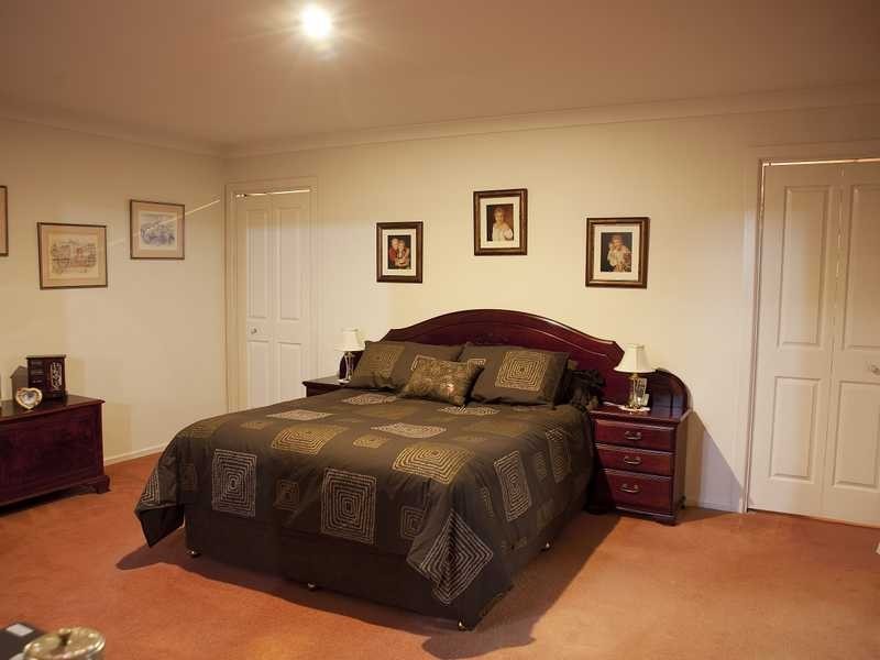 30 Cornwall Drive, Elanora QLD 4221