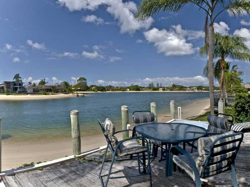 142 Mallawa Drive, Palm Beach QLD 4221