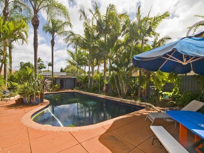 142 Mallawa Drive, Palm Beach QLD 4221