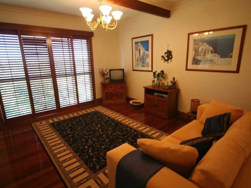 77 Crest Drive, Currumbin QLD 4223