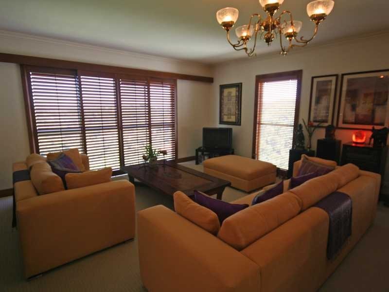 77 Crest Drive, Currumbin QLD 4223