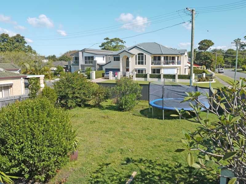 16 Hawaii Avenue, Palm Beach QLD 4221