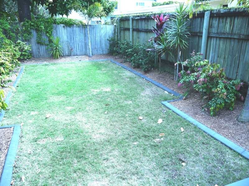 2/98 Leyte Avenue, Palm Beach QLD 4221
