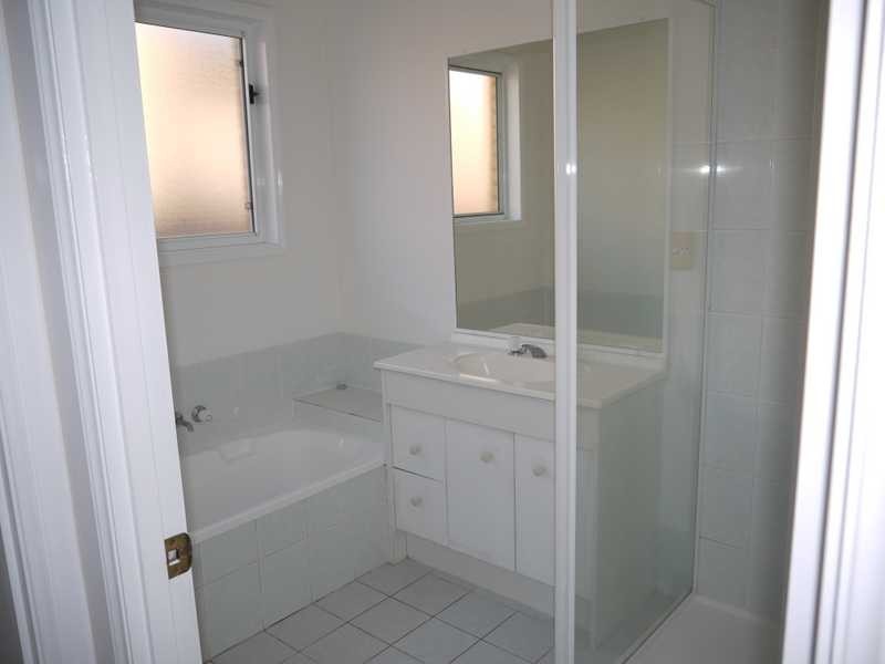 16 Zinnea Street, Elanora QLD 4221