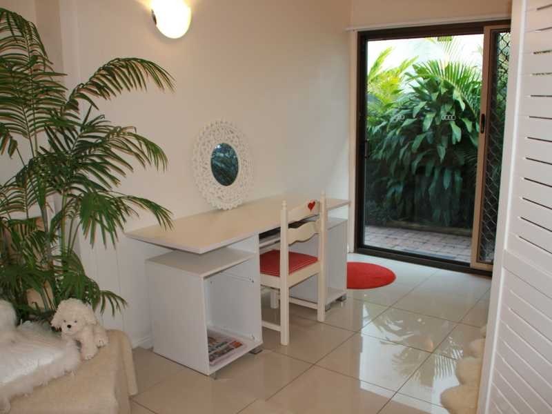 4/7 Lind Avenue, Palm Beach QLD 4221
