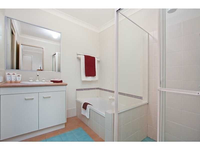 2/232 Guineas Creek Road, Elanora QLD 4221