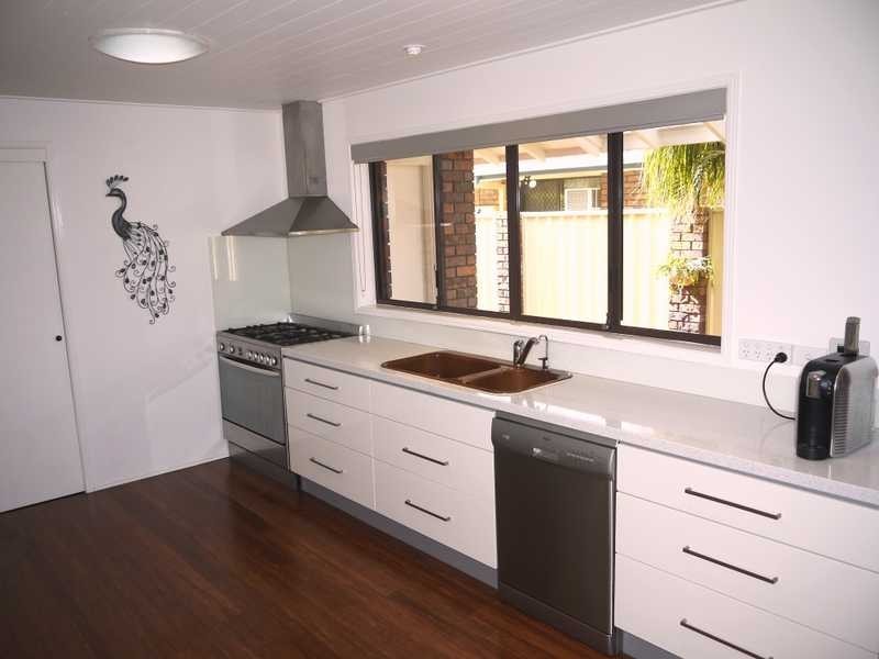 1 Chestnut Street, Elanora QLD 4221