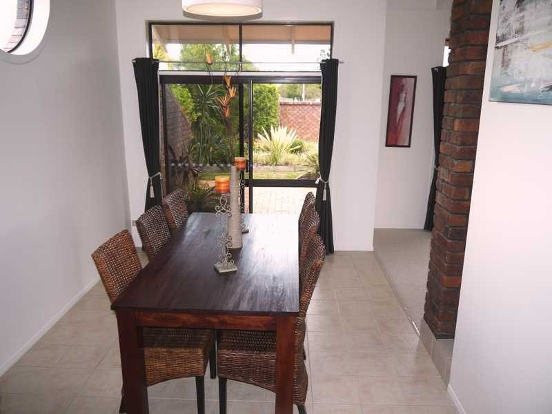 1 Chestnut Street, Elanora QLD 4221