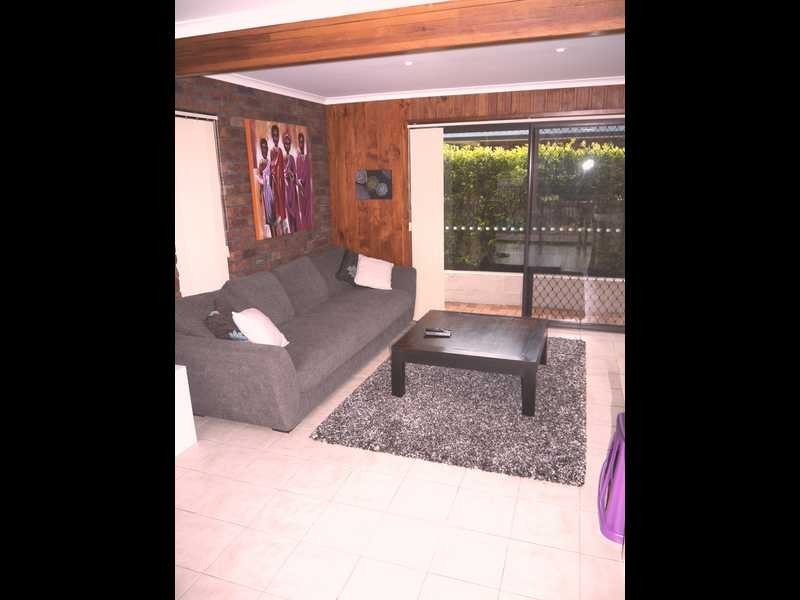 1 Chestnut Street, Elanora QLD 4221