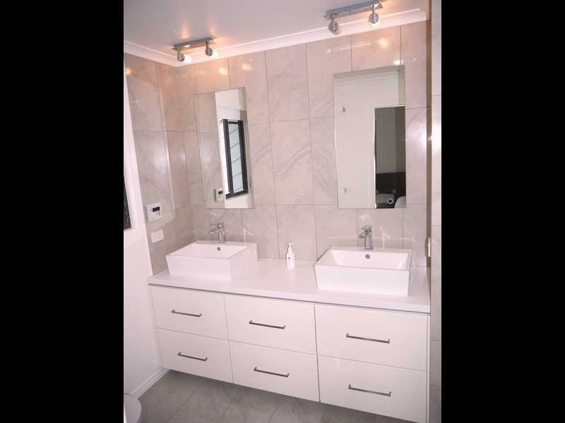 1 Chestnut Street, Elanora QLD 4221