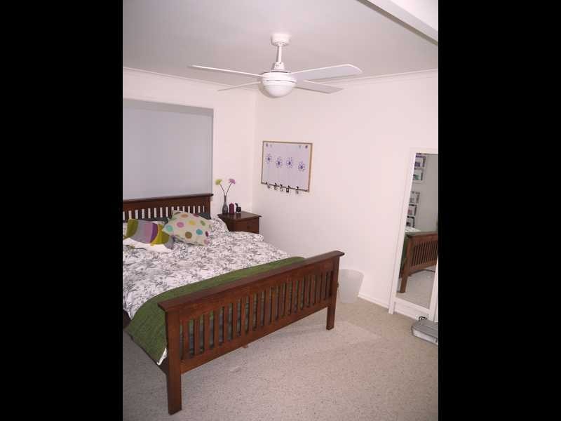 1 Chestnut Street, Elanora QLD 4221