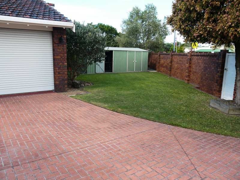 1 Chestnut Street, Elanora QLD 4221