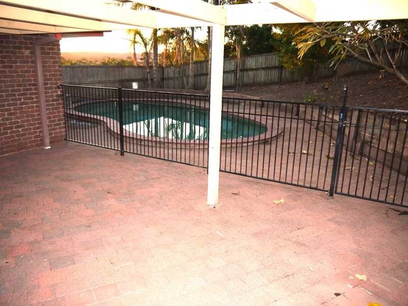 1 Bunbury Court, Elanora QLD 4221