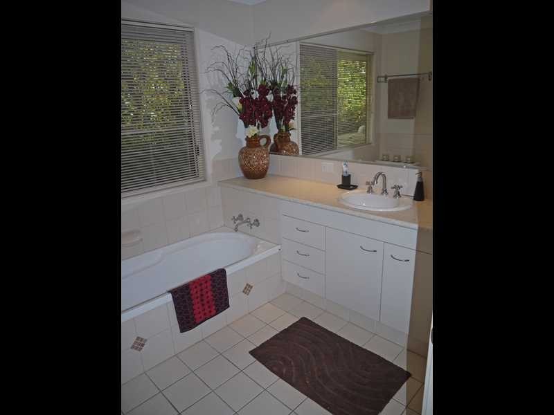 11 Numalla Street, Elanora QLD 4221