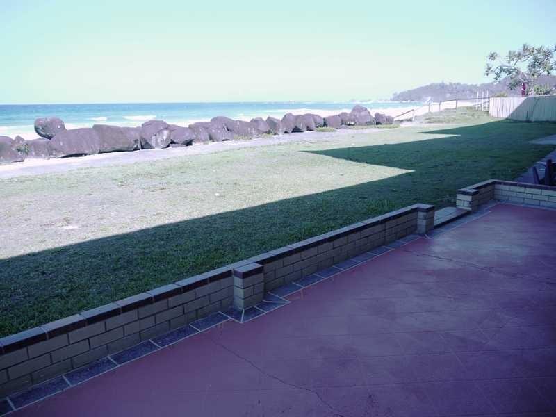 2/2 Palm Beach Avenue, Palm Beach QLD 4221