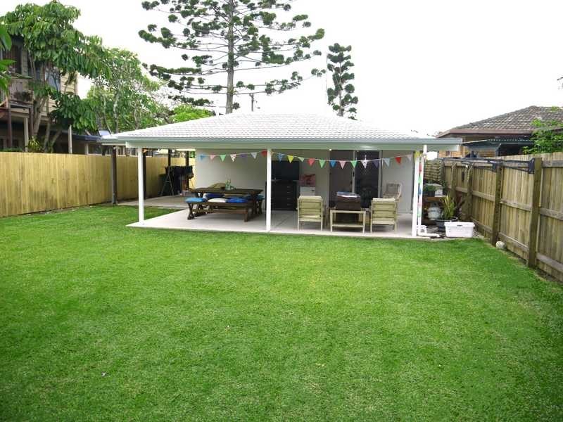 77 Leyte Avenue, Palm Beach QLD 4221