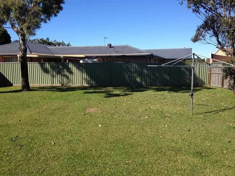 221 Nineteenth Avenue, Elanora QLD 4221