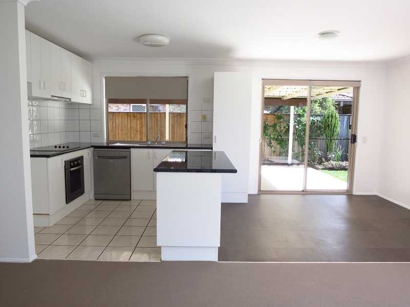 21 Seafoam Close, Varsity Lakes QLD 4227