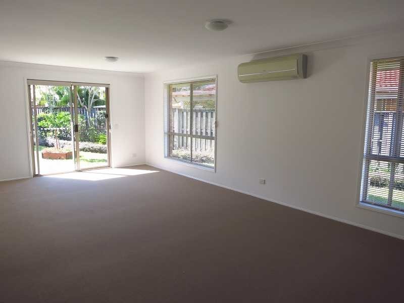 21 Seafoam Close, Varsity Lakes QLD 4227