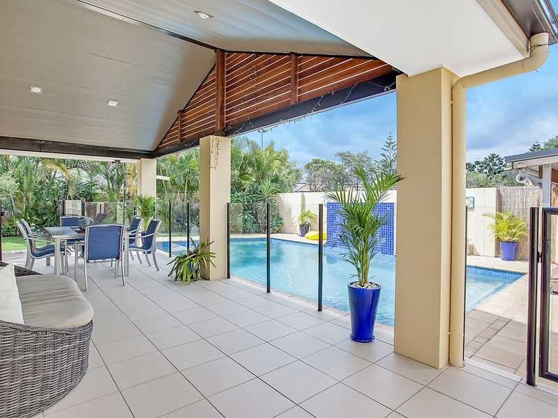 1 Holbrook Way, Elanora QLD 4221