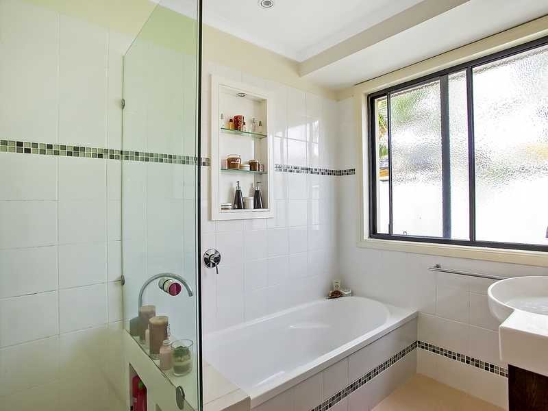 1 Holbrook Way, Elanora QLD 4221