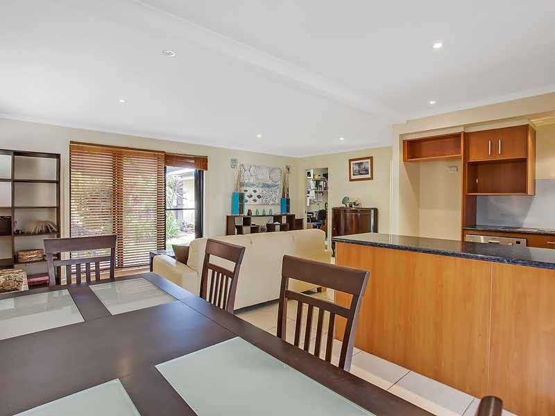 1 Holbrook Way, Elanora QLD 4221