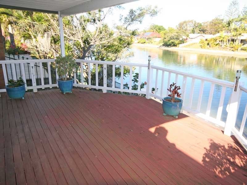 17 Waterdown Drive, Elanora QLD 4221