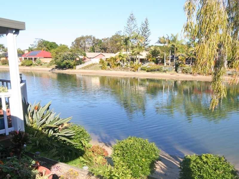 17 Waterdown Drive, Elanora QLD 4221