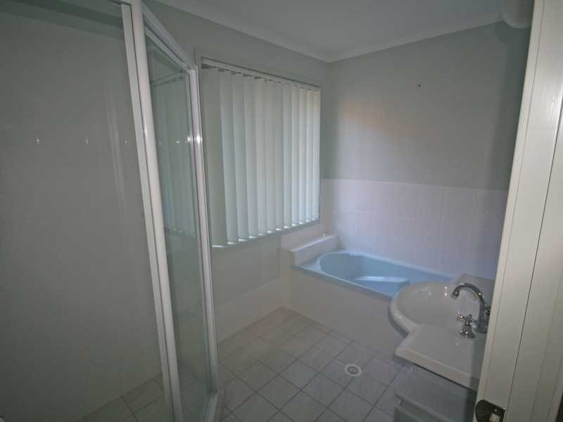 17 Waterdown Drive, Elanora QLD 4221