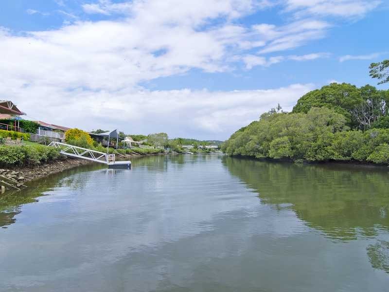 242 Nineteenth Avenue, Elanora QLD 4221