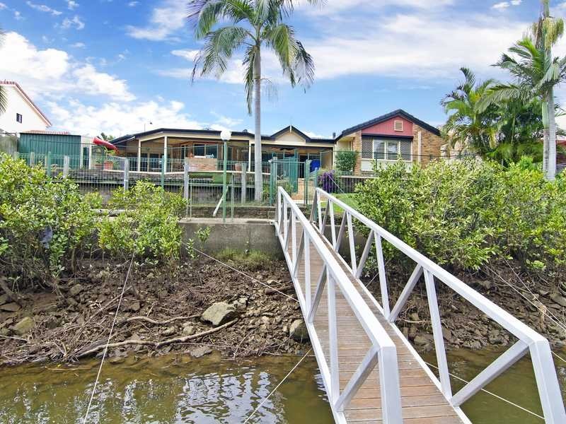 242 Nineteenth Avenue, Elanora QLD 4221