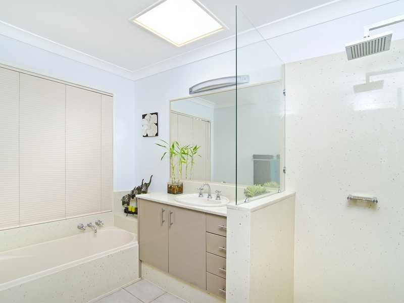 242 Nineteenth Avenue, Elanora QLD 4221