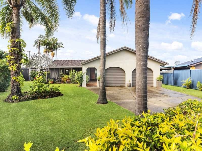 20 Barklya Place, Palm Beach QLD 4221