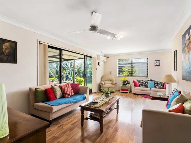 20 Barklya Place, Palm Beach QLD 4221