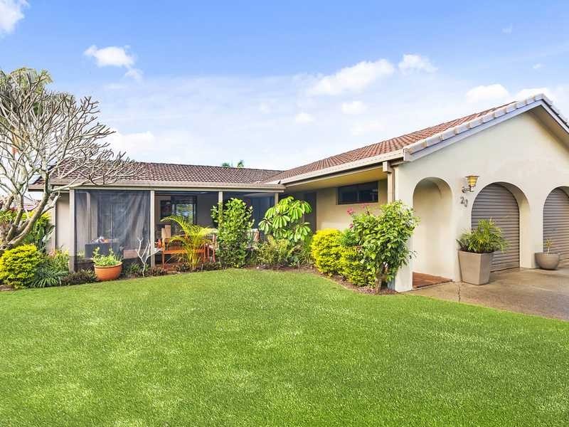20 Barklya Place, Palm Beach QLD 4221