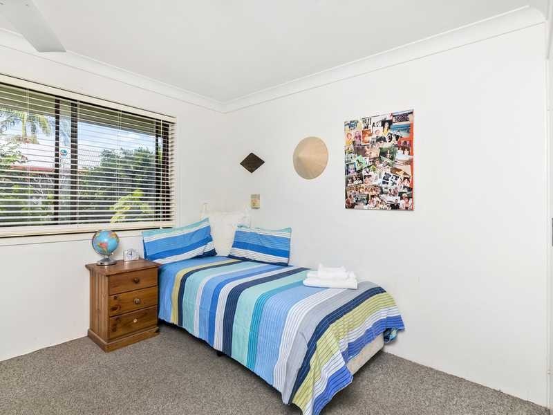 20 Barklya Place, Palm Beach QLD 4221