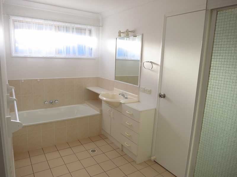 21 Seafoam Close, Varsity Lakes QLD 4227