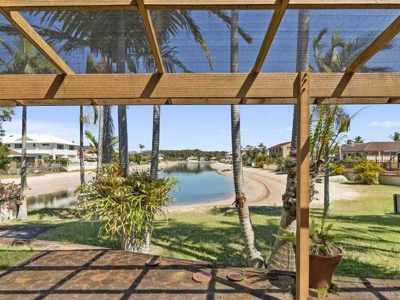 90 Townson Avenue, Palm Beach QLD 4221