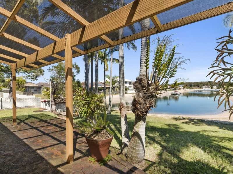 90 Townson Avenue, Palm Beach QLD 4221