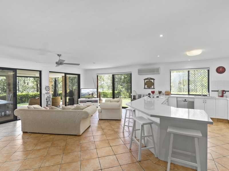 28 Calcita  Avenue, Elanora QLD 4221