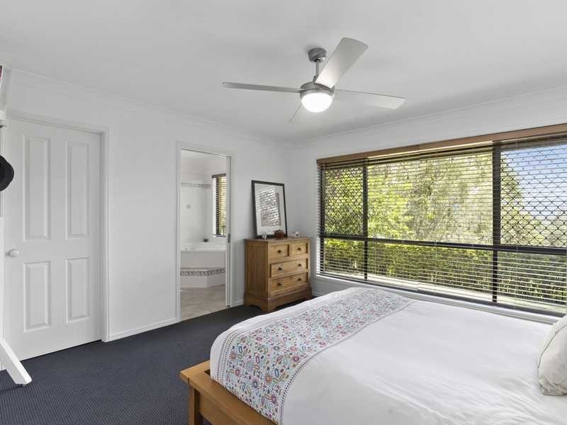 28 Calcita  Avenue, Elanora QLD 4221