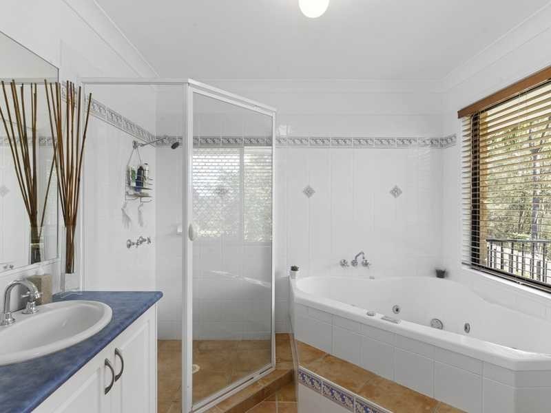 28 Calcita  Avenue, Elanora QLD 4221