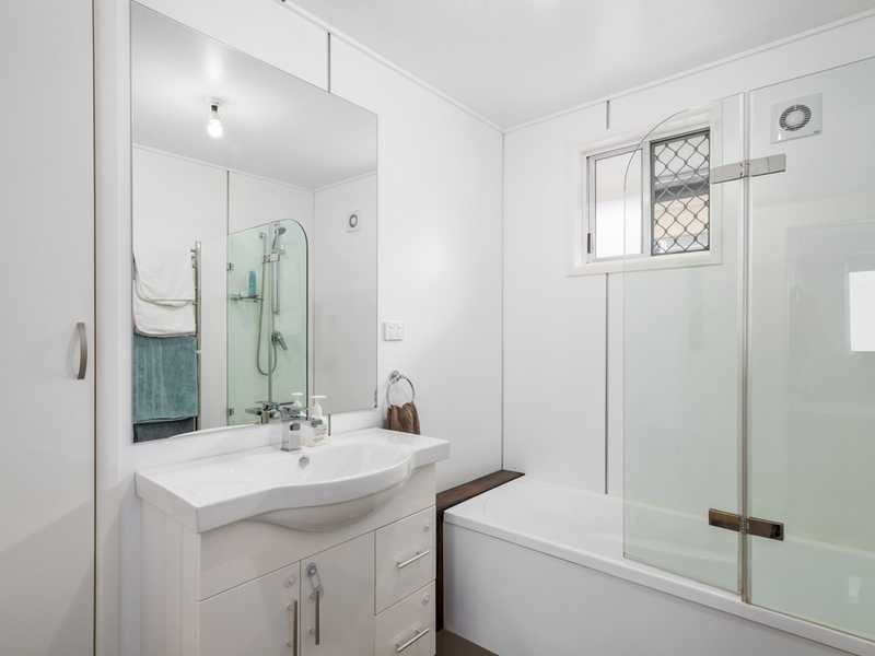 430 Cypress Terrace North, Palm Beach QLD 4221