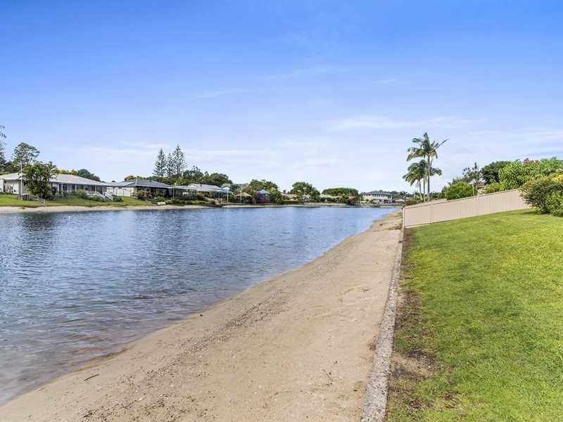 25 Murtha Drive, Elanora QLD 4221