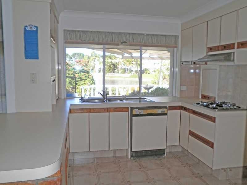 37 Murtha Drive, Elanora QLD 4221