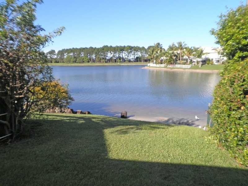 37 Murtha Drive, Elanora QLD 4221