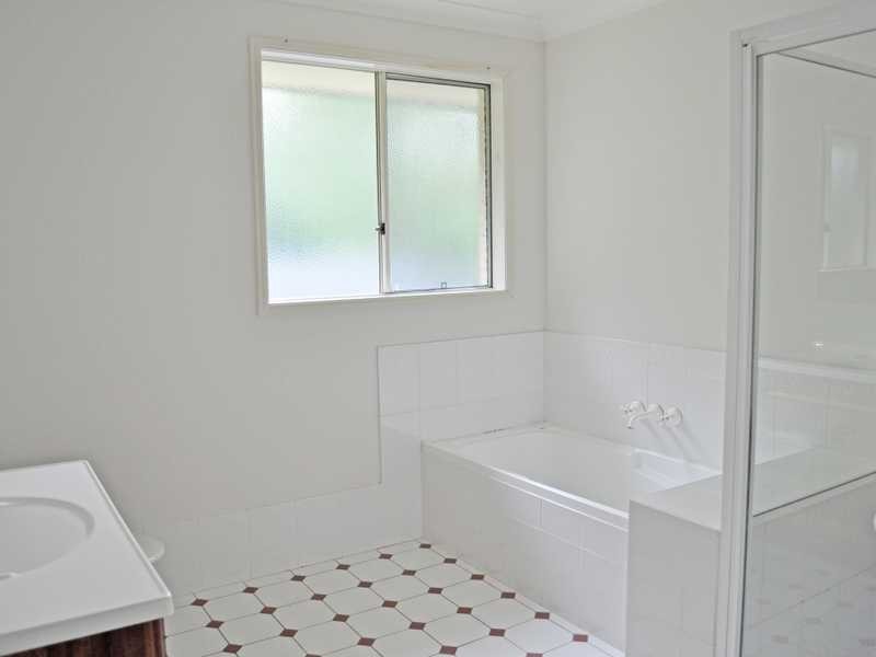 18 Bidwill Court, Elanora QLD 4221