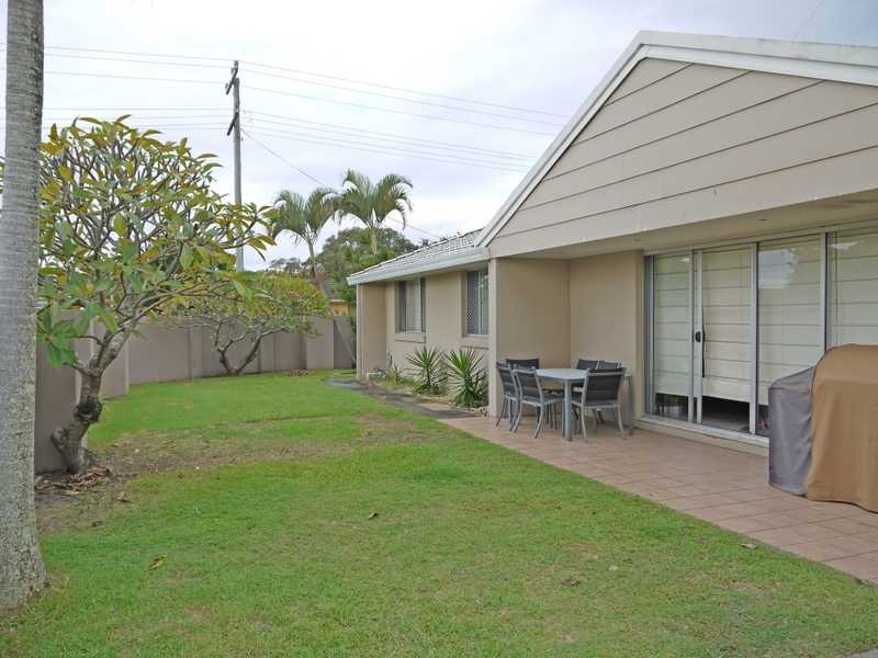 38 Twelfth Avenue, Palm Beach QLD 4221
