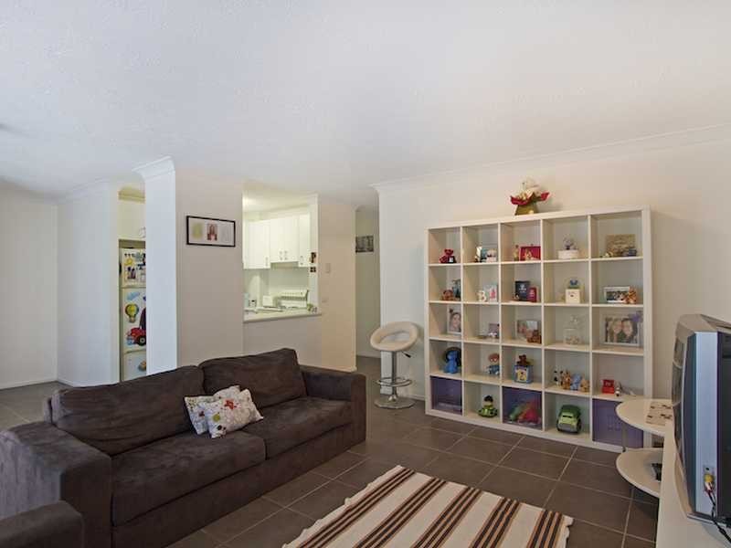 2/8 Twenty Second Avenue, Palm Beach QLD 4221