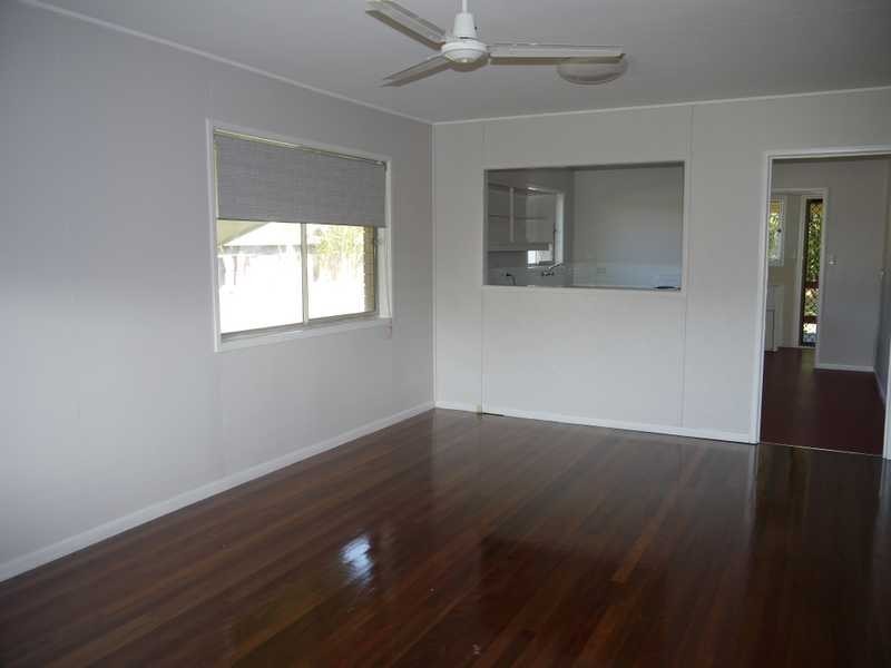 34 Tenth Avenue, Palm Beach QLD 4221